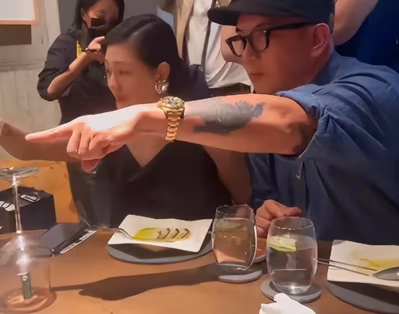 大s夫婦婚後首合體,與周杰倫夫婦聚會秀魔術,女方生圖虎背熊腰