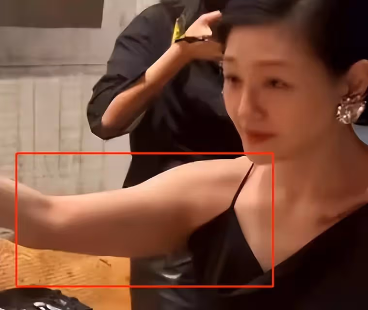 大s夫婦婚後首合體,與周杰倫夫婦聚會秀魔術,女方生圖虎背熊腰