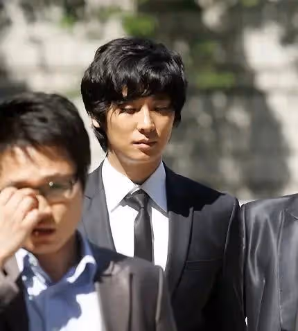憑演技從醜聞里翻身的朱智勛,少數涉毒後還能成一線的演員