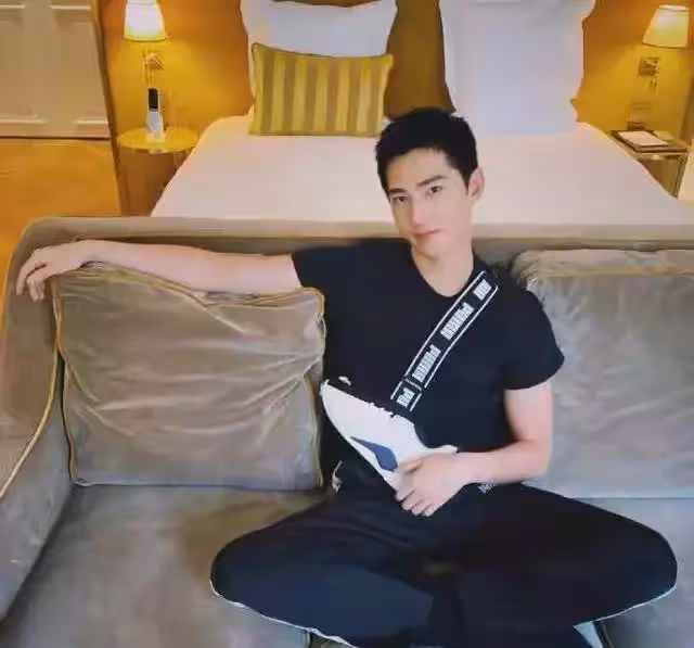 楊洋家中豪宅搭配很有創意,網友說面積太小,一看就是居家好男人_設計_白色_空間