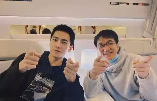 楊洋家中豪宅搭配很有創意,網友說面積太小,一看就是居家好男人_設計_白色_空間