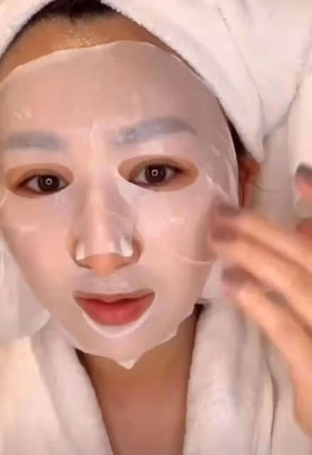 霸氣登場!TVB上位小花新劇飾演女強人,更在劇集中曬素顏少女肌