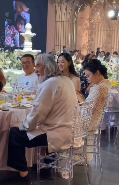 張紀中帶嬌妻練武術，單腳站立挑戰高難度動作，專人攙扶險摔倒