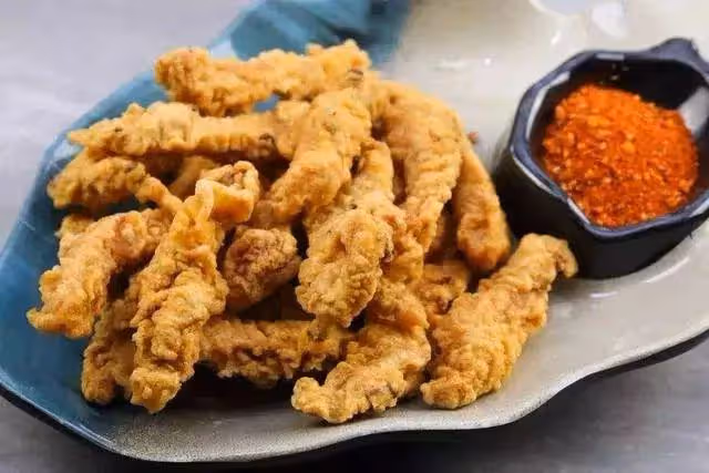 想吃酥肉，不一定要到外面，自己動手這樣做，簡單脆口，香而不膩