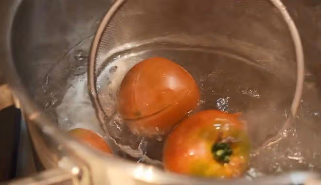 張若昀做「過油肉拌面」，色香味俱全，網友：順義張師傅又上線了