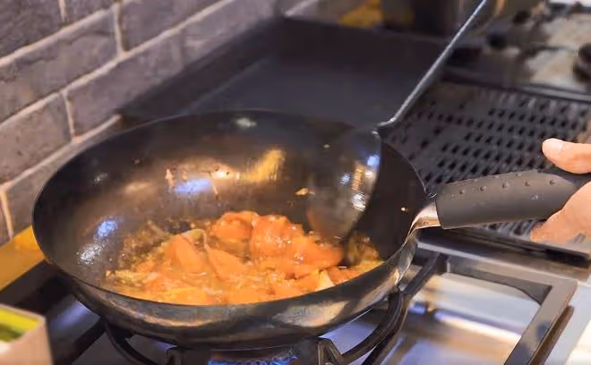 張若昀做「過油肉拌面」，色香味俱全，網友：順義張師傅又上線了