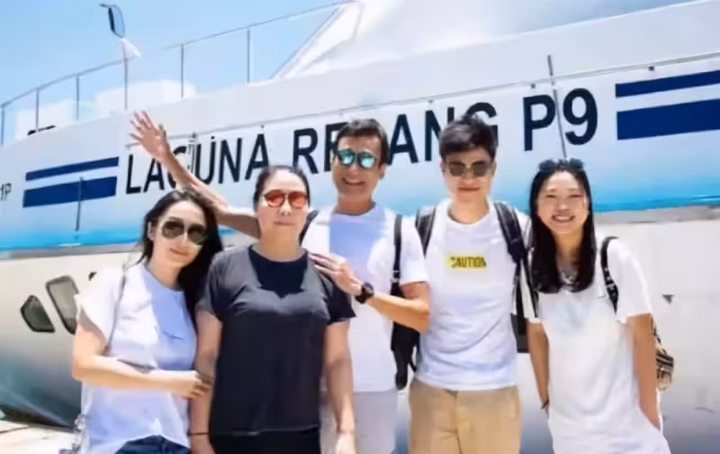 影帝梁家輝的豪宅太大了!一棵臘梅樹長在客廳,內景布置就像是殿堂一般,網:真的是極盡奢侈