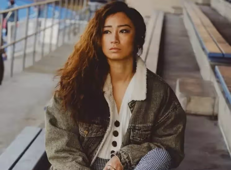 苗僑偉30歲女兒苗彤罕曬照,皮膚黝黑身材好,TVB三度邀約被拒,願在國外演配角,苗僑偉:欣慰女兒自力更生!!