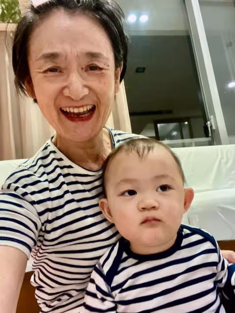 善用老年兩張卡！譚艾珍「手握敬老卡」興奮喊：終於能為自己活「從小黃司機學到一堂課」不靠兒女養老