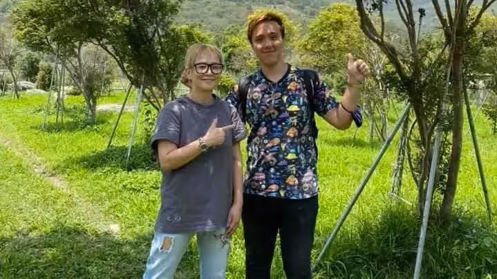 喝水總嗆到竟是惡疾!李明依「戰勝病況4年」親吐最憂心兒子,帥前夫變了「瞞小女友跟她視訊」失婚後成了家人