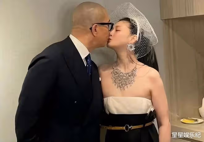 大s帶具俊曄參加友人聚餐,周杰倫夫婦、林俊傑等同席,這是要帶老公進軍內地?
