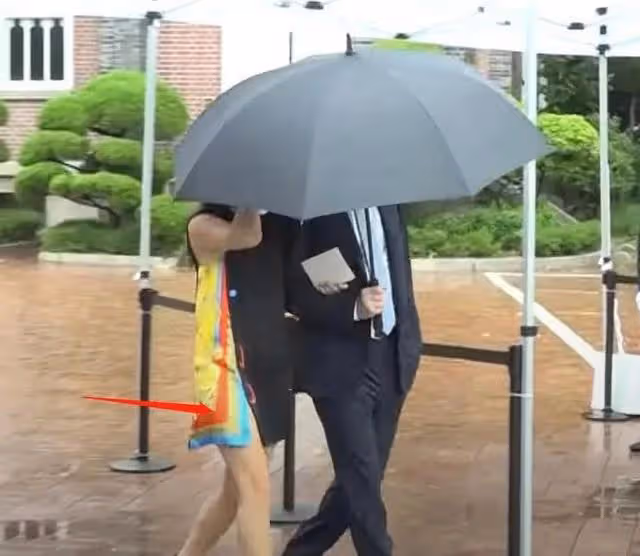 三星最小繼承人穿短裙參加婚禮,卻被韓國網友指責不禮貌