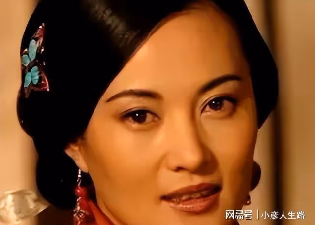 王菁華：被稱為大眾情人，跟常戎分手後，50歲還沒找到歸宿