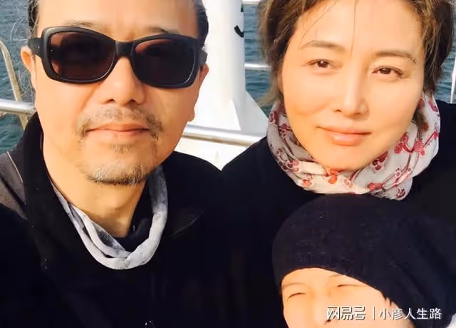 張延：結婚18年與丈夫恩愛無比，17歲的女兒繼承了媽媽的美貌