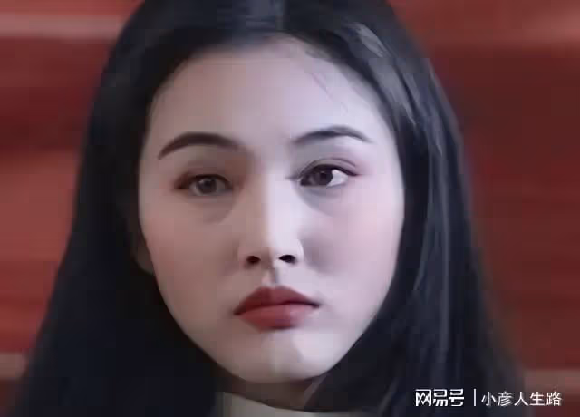張延：結婚18年與丈夫恩愛無比，17歲的女兒繼承了媽媽的美貌