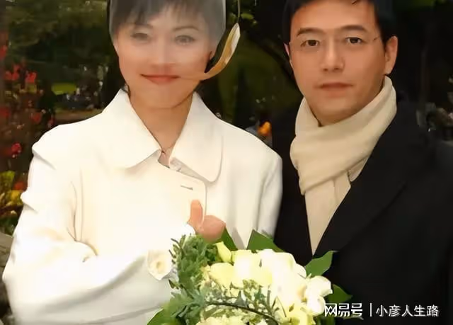 張延：結婚18年與丈夫恩愛無比，17歲的女兒繼承了媽媽的美貌