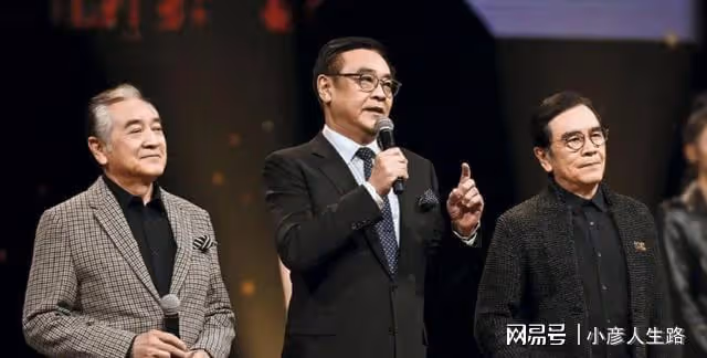 77歲老戲骨秦沛家中慶生,女兒現場親吻表達祝福