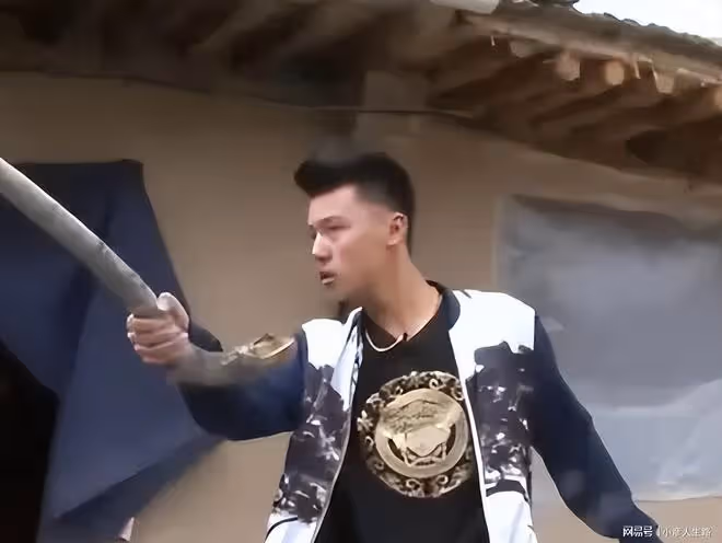 變形計王晨正:小魔王變正義少年,為爺爺花錢蓋房,成了好舅舅