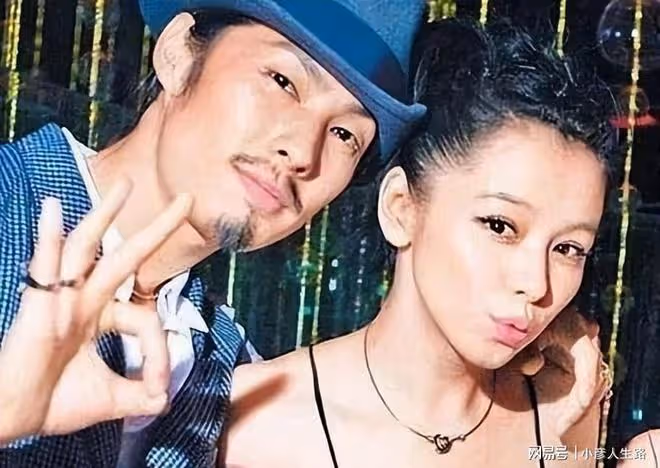 一戀大3歲女星,二戀小4歲富二代美女,如今44歲的他活成這樣?