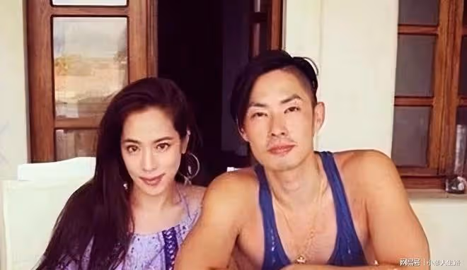 一戀大3歲女星,二戀小4歲富二代美女,如今44歲的他活成這樣?