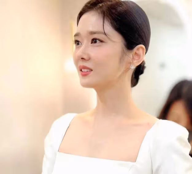 張娜拉婚禮三天後,更新社交帳號動態,曬出全家福感謝祝福