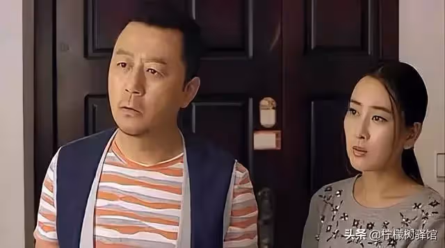 婆婆生病住到兒媳家，大姑姐挑理弟媳做飯晚，親弟：要不你接走