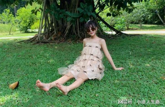 網紅貓妹妹宣布回歸，為感恩師傅辛巴，獻唱《父親》，網友：荒誕