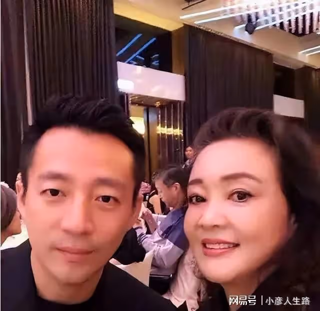 張蘭為41歲汪小菲慶生，希望自己長壽能陪伴兒子，可憐天下父母心