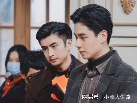 胡一天新劇來襲,身材簡直不要太好,張馨予大毛領紅衣氣質佳