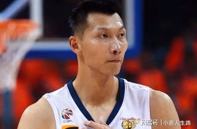 周鵬即將被迫離開?廣東隊拒絕頂薪續約,老大哥易建聯以身作則