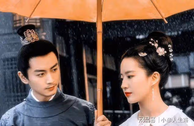 全民偶像劉亦菲不僅是千萬網友的愛豆,也是許多明星心中的女神