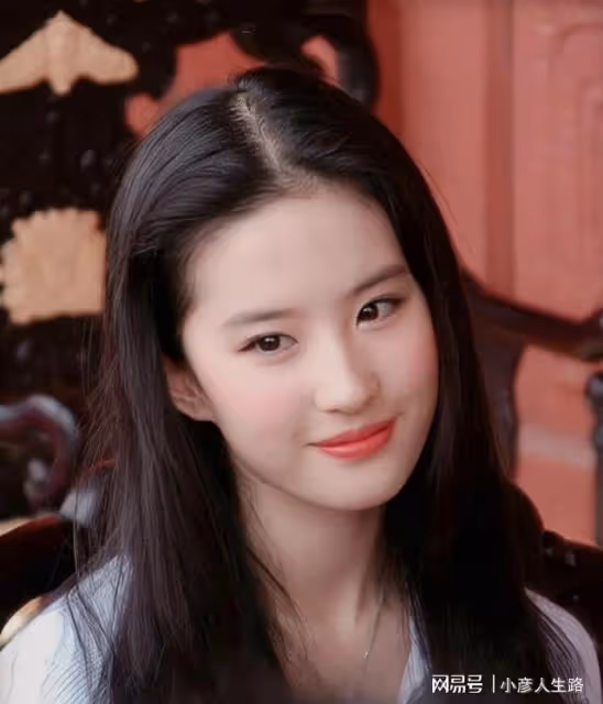 全民偶像劉亦菲不僅是千萬網友的愛豆,也是許多明星心中的女神