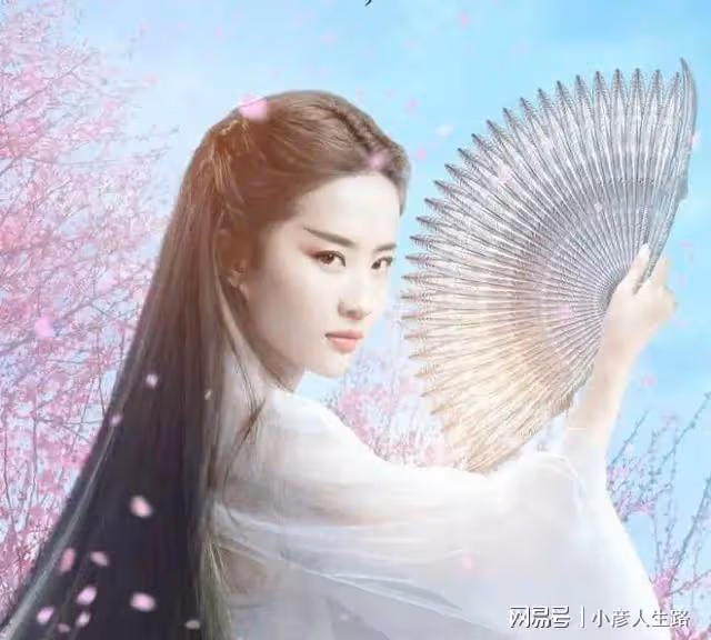 全民偶像劉亦菲不僅是千萬網友的愛豆,也是許多明星心中的女神