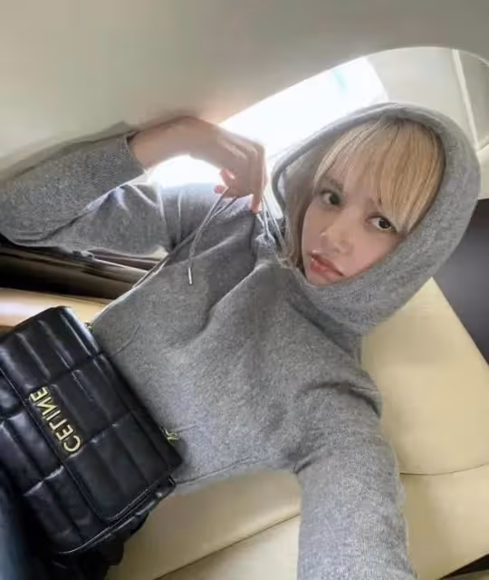 25歲的lisa擁有驚人的財富,據傳她已經購買了一架私人飛機