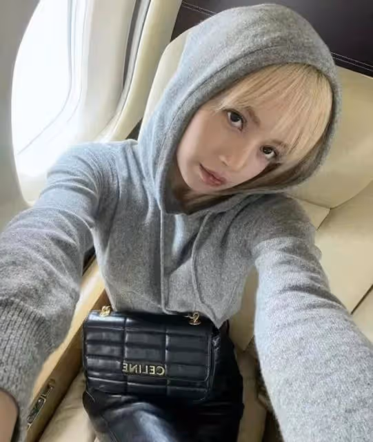 25歲的lisa擁有驚人的財富,據傳她已經購買了一架私人飛機