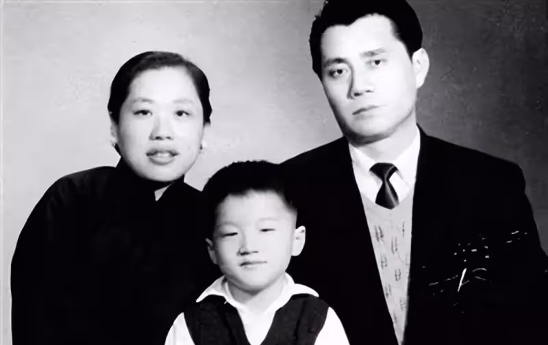 房祖名和吳卓林:同父不同命,一個被寵上天,一個睡天橋無人問津