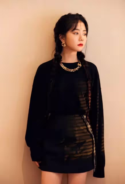 譚松韻曬車內自拍照,32歲長著22歲的臉,少女感爆棚百看不膩!