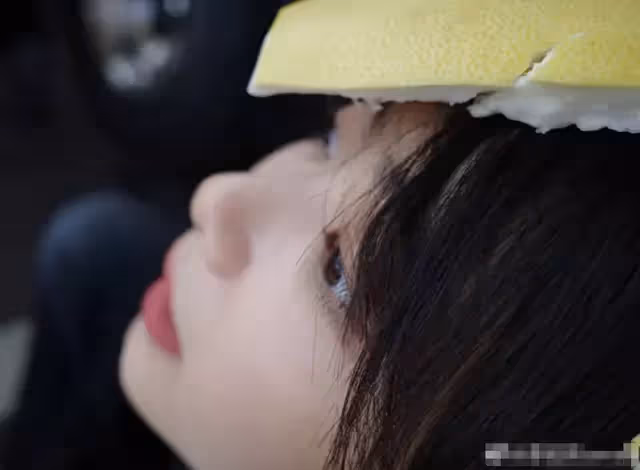 譚松韻曬車內自拍照,32歲長著22歲的臉,少女感爆棚百看不膩!