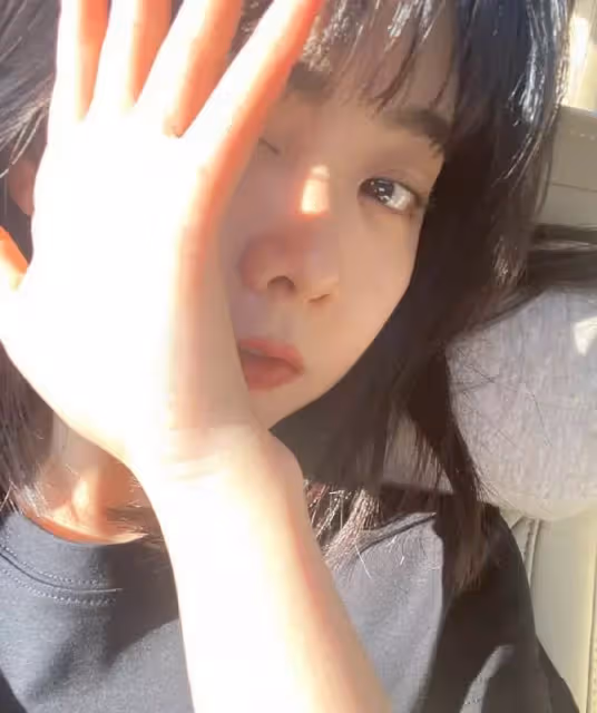 譚松韻曬車內自拍照,32歲長著22歲的臉,少女感爆棚百看不膩!