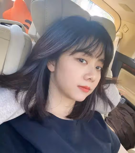 譚松韻曬車內自拍照,32歲長著22歲的臉,少女感爆棚百看不膩!