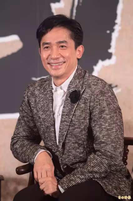 梁朝偉60歲了!老婆搶第一時間祝福「短短12字」愛意掩藏不住 偷PO「男神自拍」網驚豔:笑容好迷人