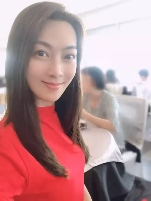 爸爸離開21年!落魄童星「為亡父在歌壇苦撐」變仙女姐姐 40歲未婚「天天起早揉麵團」願老母吃得健康 !