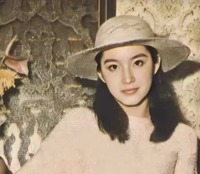 曾經盛世美顏，如今發福成「老奶奶」，66歲的林青霞讓人惋惜