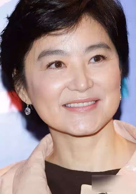 曾經盛世美顏,如今發福成「老奶奶」,66歲的林青霞讓人惋惜