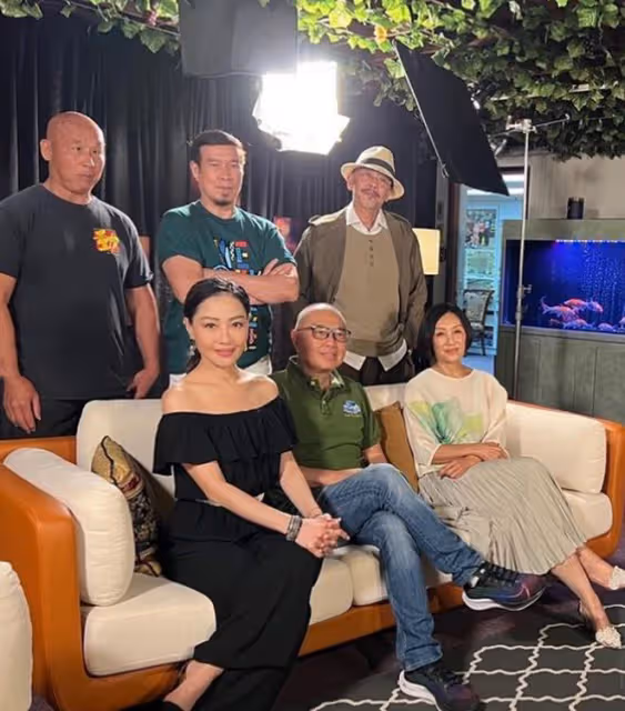 一眾老戲骨齊聚一堂!白彪兄弟比心賣萌,韓馬利杜燕歌夫婦秀恩愛