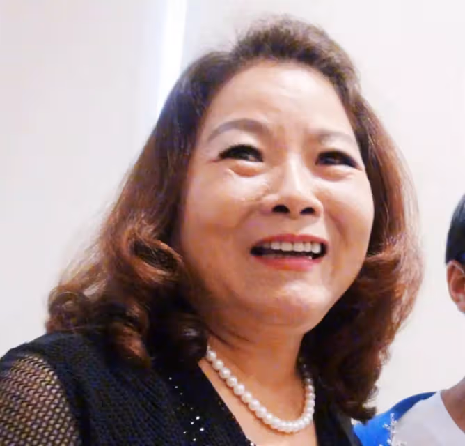 我來當你阿嬤,60歲單親媽幫房客養2幼兒,13年再苦也甘願乖孫獻擁抱,一輩子孝順您,她落淚:值得了