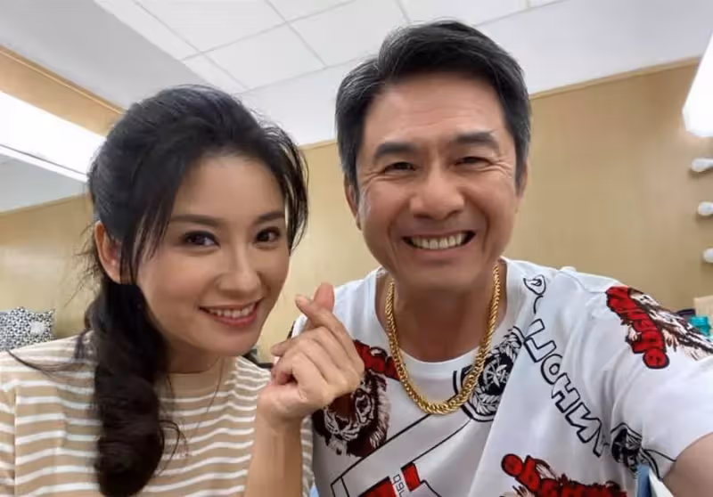 宏都拉斯曬《鳥來伯》珍貴20年前合照, 歎「2人已經不在了」勾回憶,感慨「歲月太無情」:一個個都走了