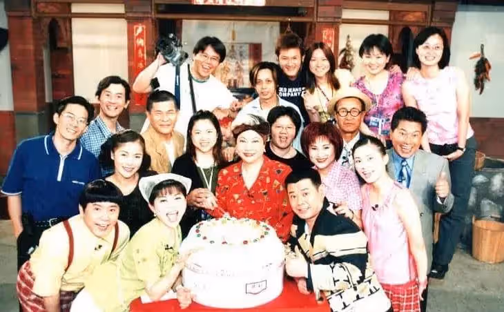 宏都拉斯曬《鳥來伯》珍貴20年前合照, 歎「2人已經不在了」勾回憶,感慨「歲月太無情」:一個個都走了