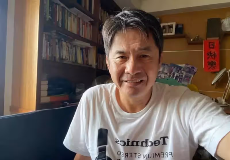 宏都拉斯曬《鳥來伯》珍貴20年前合照, 歎「2人已經不在了」勾回憶,感慨「歲月太無情」:一個個都走了