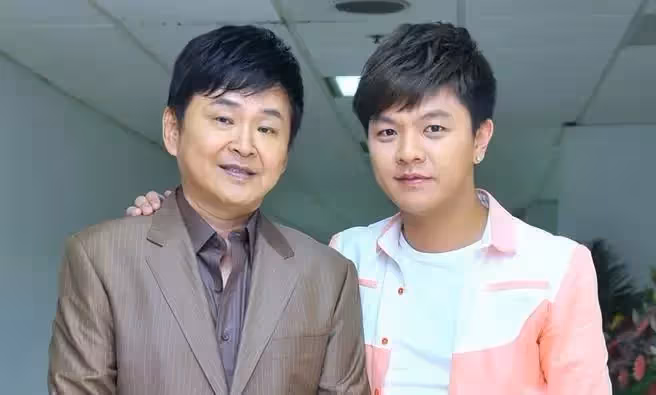 宏都拉斯曬《鳥來伯》珍貴20年前合照, 歎「2人已經不在了」勾回憶,感慨「歲月太無情」:一個個都走了
